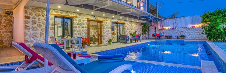 Bungalows or Villas with Heated or Indoor Pools